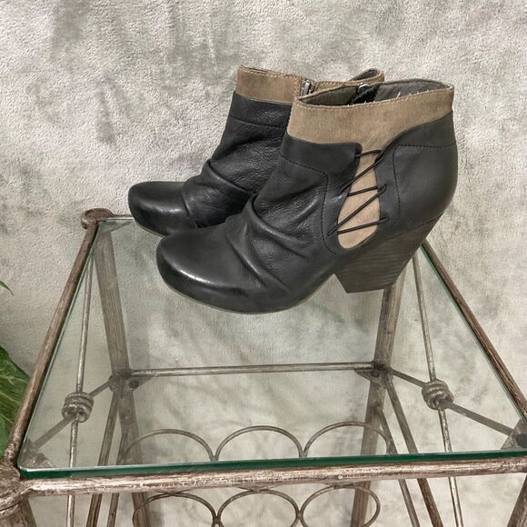 OTBT  Leather Ankle Bootie women’s size 7.5 smooth & suede leather two tone - Picture 1 of 10